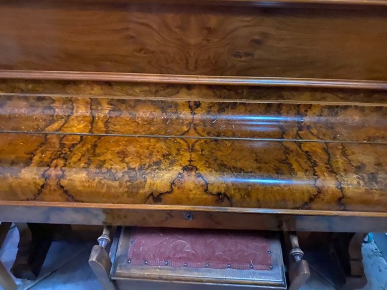 Piano including piano stool 