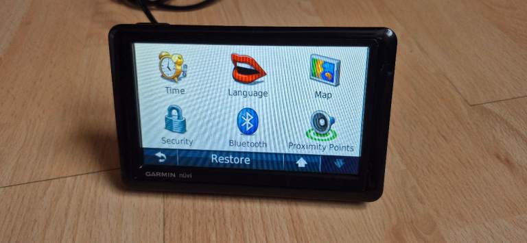 Garmin nuvi GPS Sat Nav with USB Cable – Good Condition