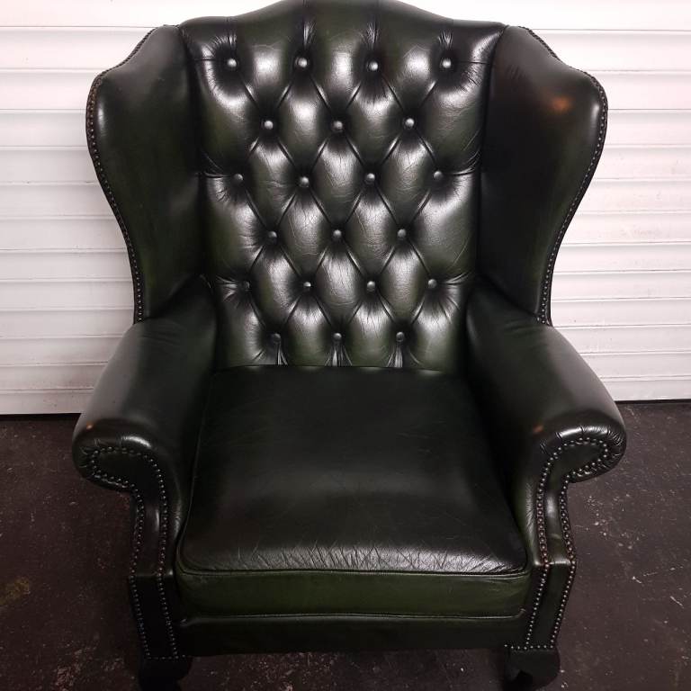 Beautiful Dark Green Leather Chesterfield Winged arm chair QUEEN ANNE - Stud detail
