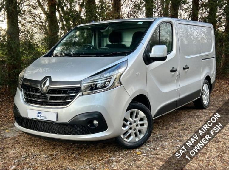 71(21) RENAULT TRAFIC Sport Nav SL28 SWB 2.0dCi Energy 120PS Eu6 1 Owner FSH 73K