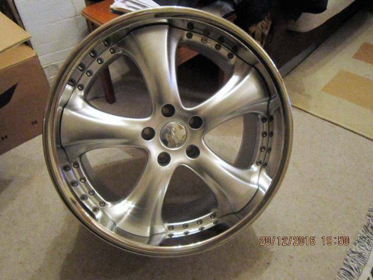 2 X New Kahn RSC2 Wheels 19"