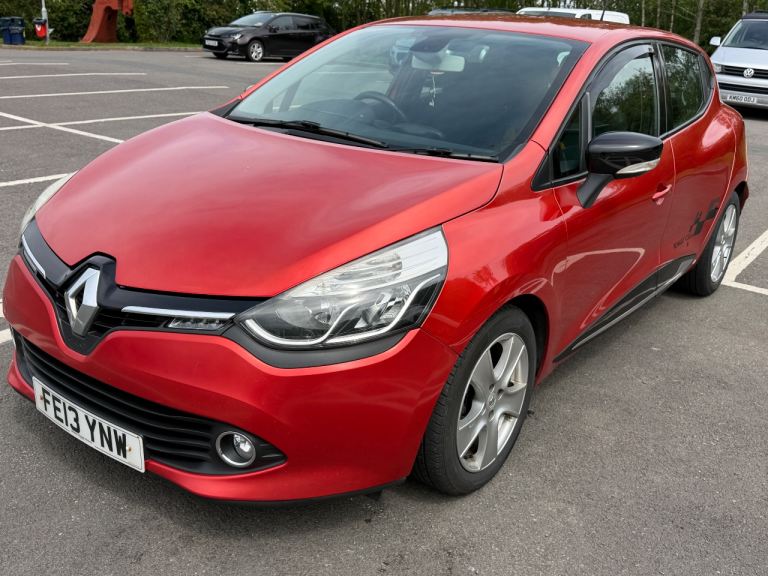 Red Renault Clio 1.5 diesel 2013