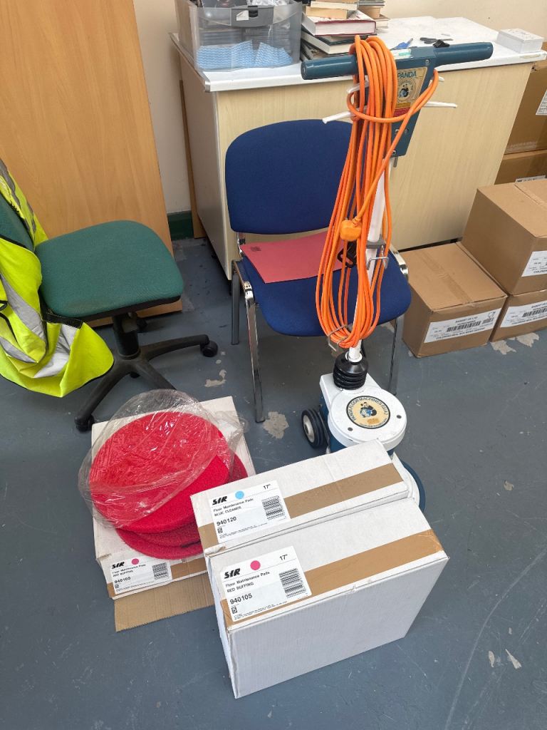 Panda Floor SAE Floor Polisher with Red Pads – Good Condition