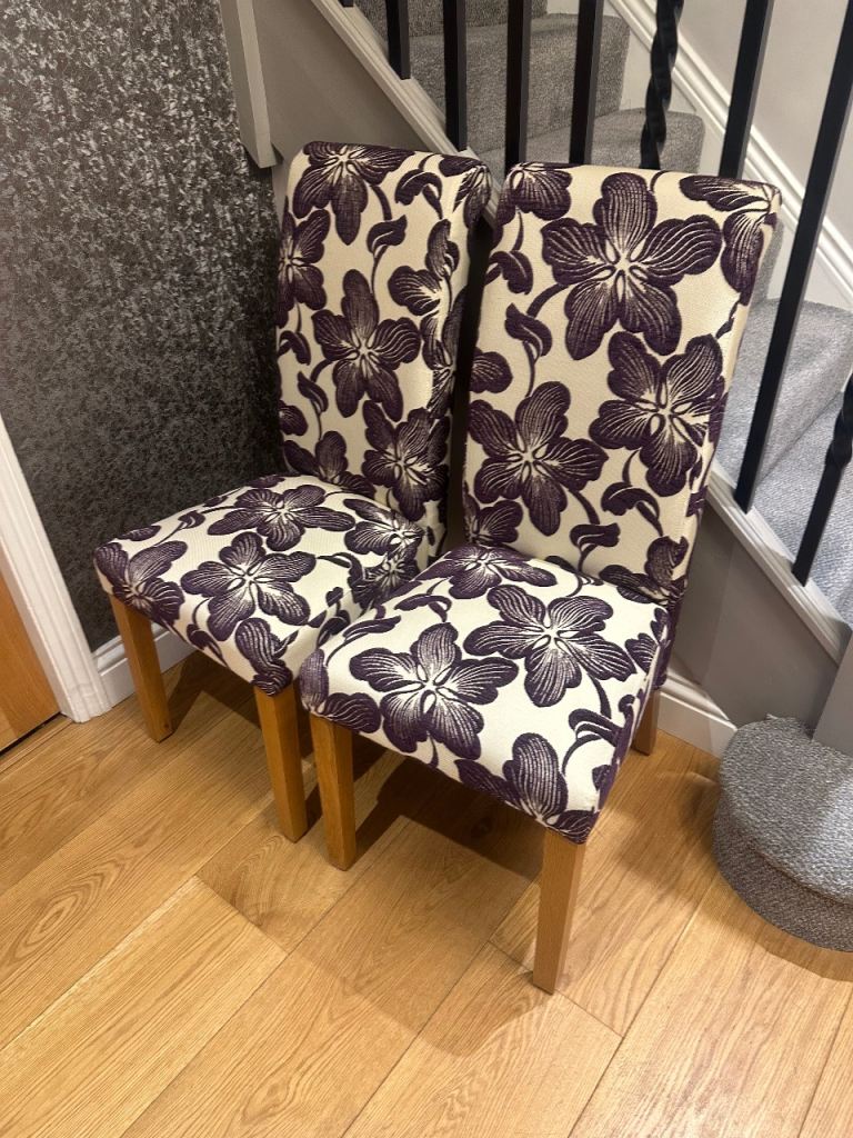 Dining table head chairs x 2