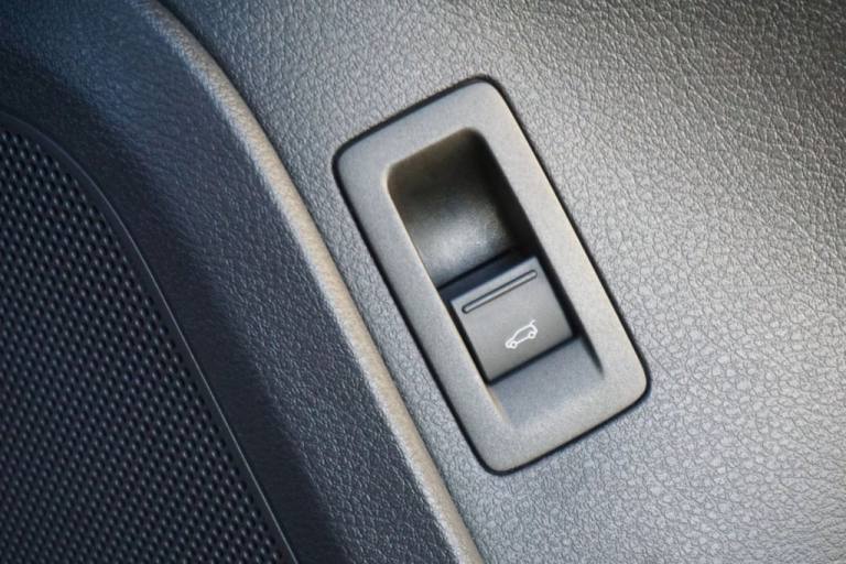 2014 Volkswagen Touareg 3.0 TDI V6 BlueMotion Tech R-Line SUV Diesel Tiptronic 4WD (s/s) 5dr - Ju...