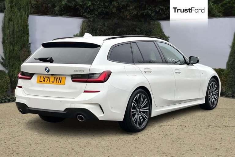 2021 BMW 3 Series 320i M Sport 5dr Step Auto ** Rear Parking Camera - Heated Seats ** Semi-Au Est...