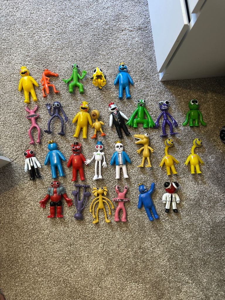 Rainbow friend figures 