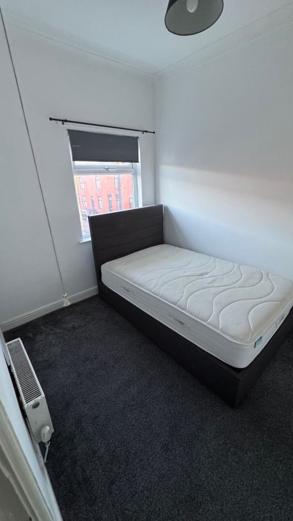 Double bedroom in a shared house