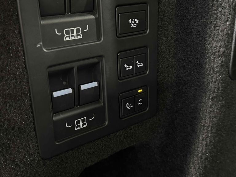 2018 Land Rover Discovery SD V6 HSE Luxury SUV Diesel Automatic