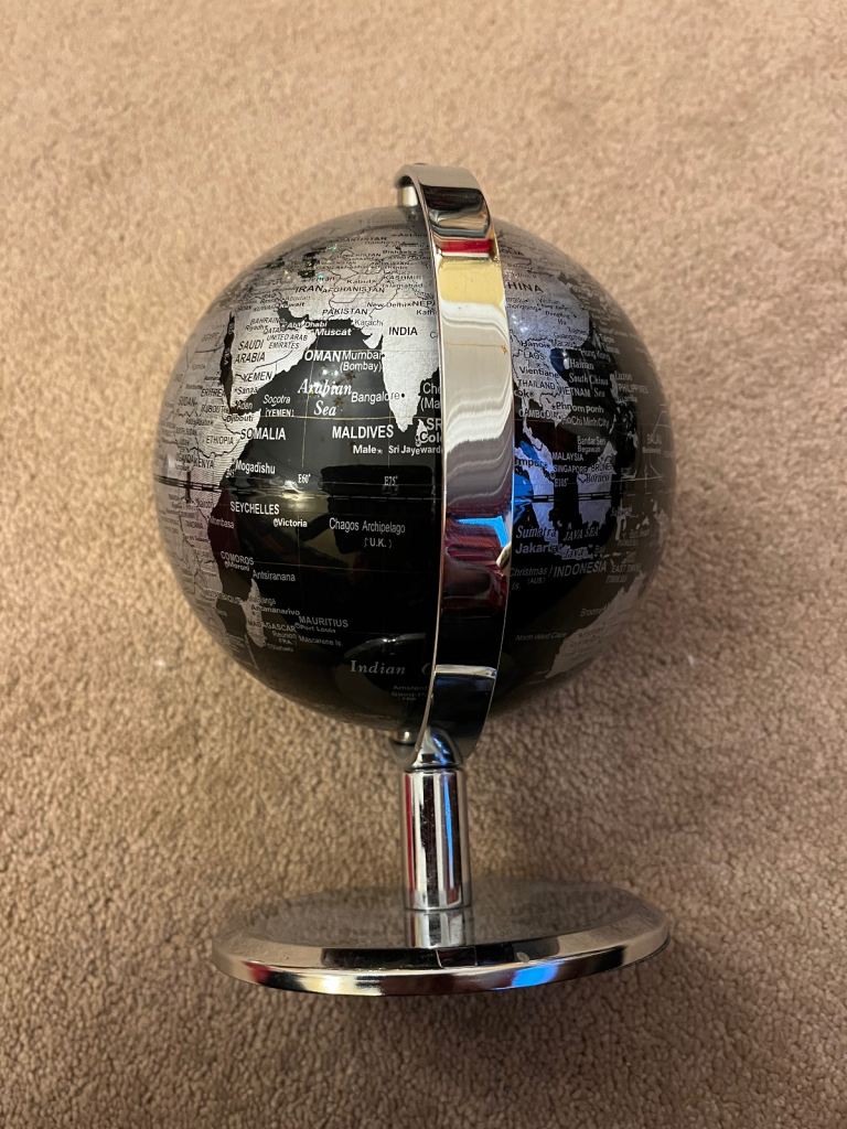 World Globe black & silver