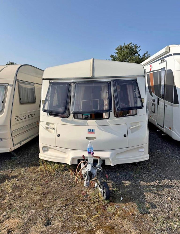 2000 night star 4 birth Carvan with full owning