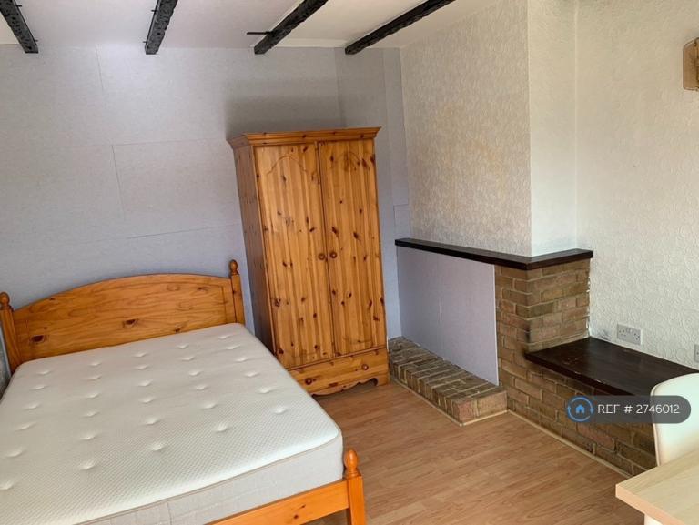 1 bedroom in Aragon Road, Morden, SM4 (#2746012)