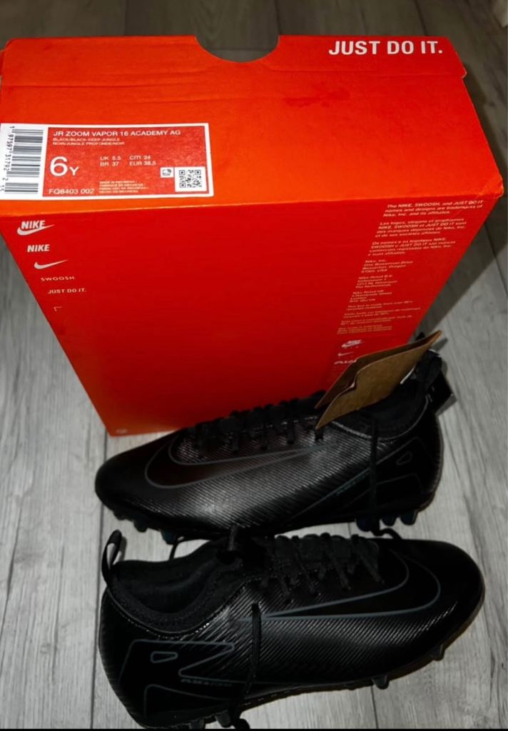 NEW Nike Football boots