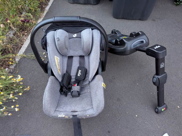 JOIE carseat with ISOFIX base 