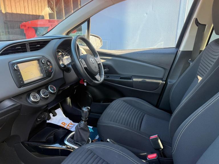 2016 Toyota Yaris 1.33 Dual VVT-i Design Euro 6 5dr HATCHBACK Petrol Manual