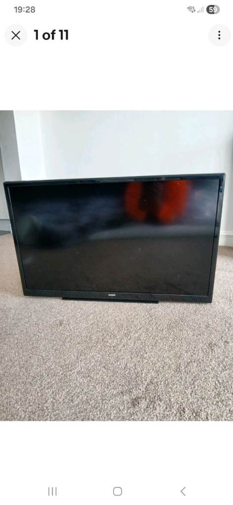 Digihome 32-inch TV built in DVD player and freeview 