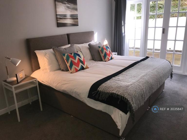 2 bedroom flat in Clarendon Square, Leamington Spa, CV32 (2 bed) (#3035847)