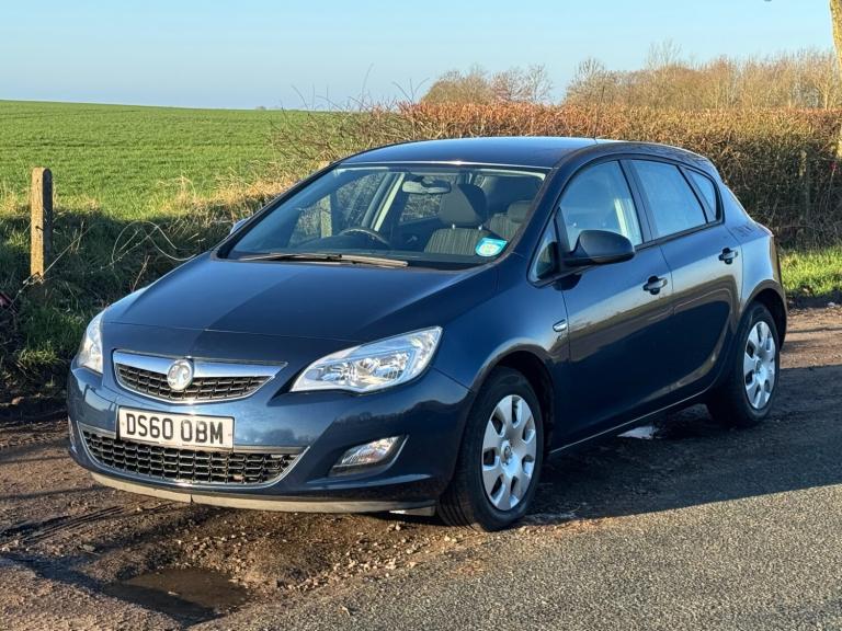 2010 Vauxhall Astra 1.4i 16V Exclusiv 5dr HATCHBACK Petrol Manual