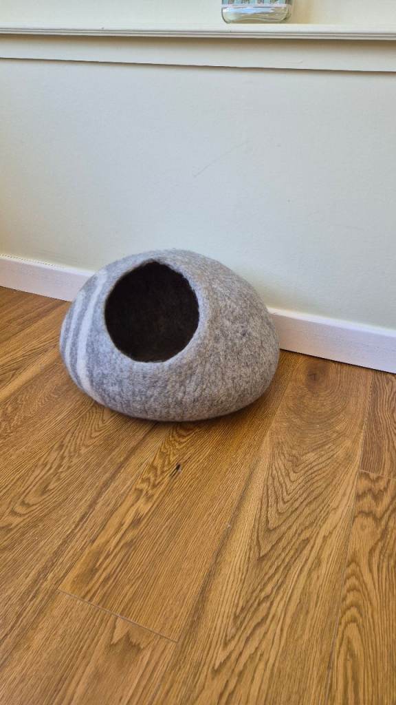 Cat Cave silver/gray