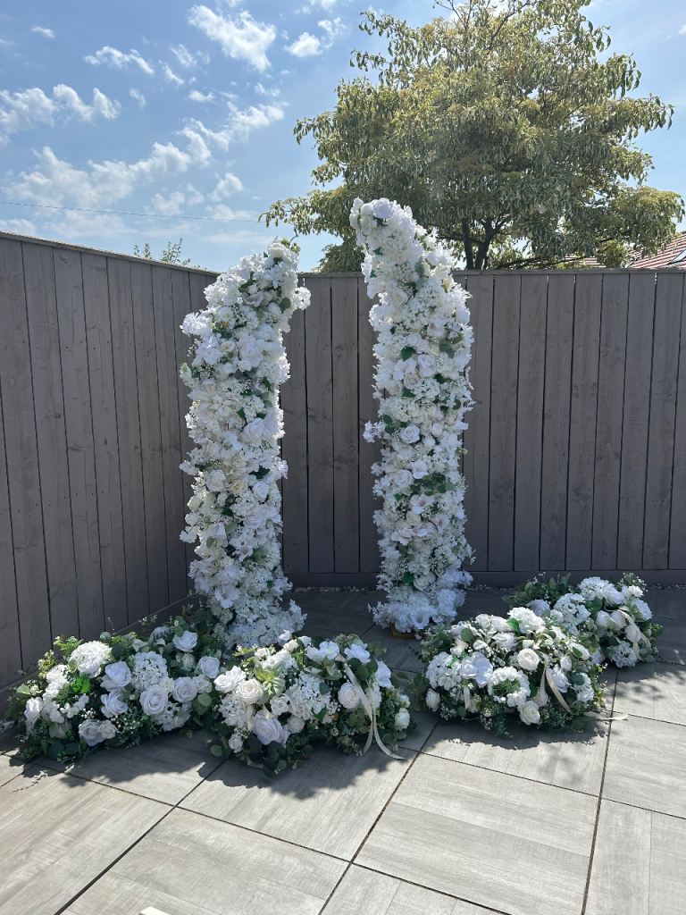 Beautiful White Artificial Floral Arch Decorations – As New