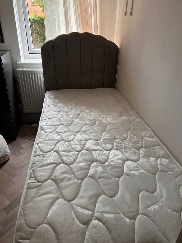 Single Bed with Grey Fabric Headboard & Mattress – Excellent Condition