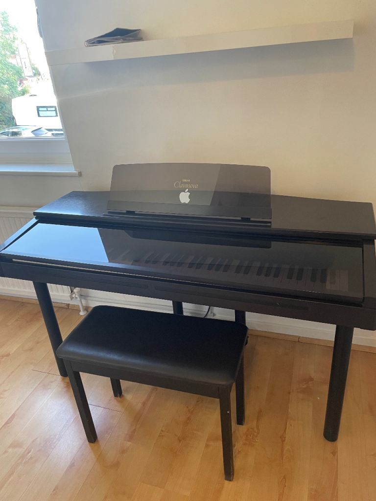 Yamaha Clavinova Digital Piano with Bench – Black, Good Condition