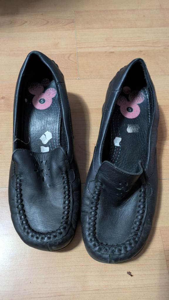 Size 5 leather shoes