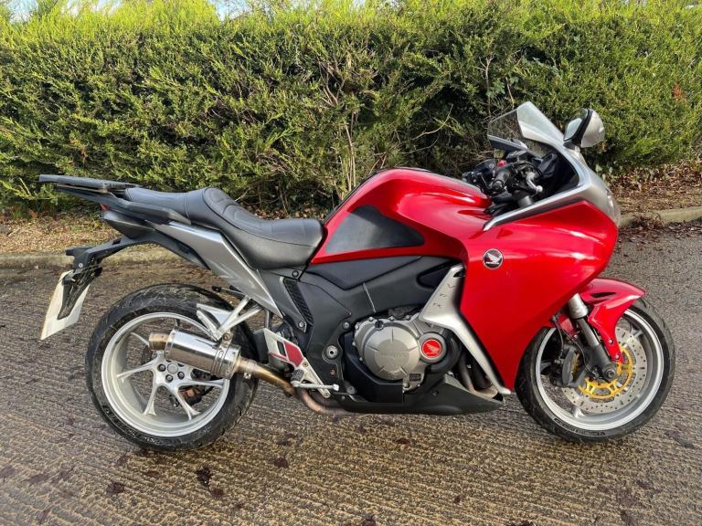 2010 10 HONDA VFR 1200 F-A RED SPORTS TOURER VFR1200F V CLEAN NEW MOT HPI CLEAR