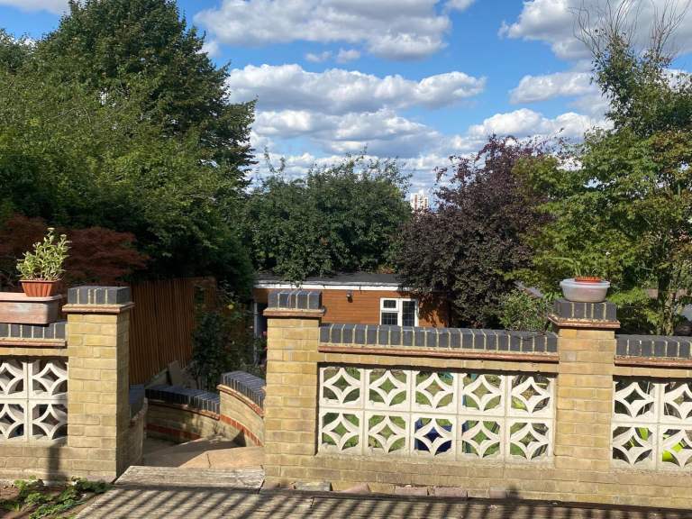 Elegant Double Room in SE18 (£680). Ideal for Professionals, Students 🌟