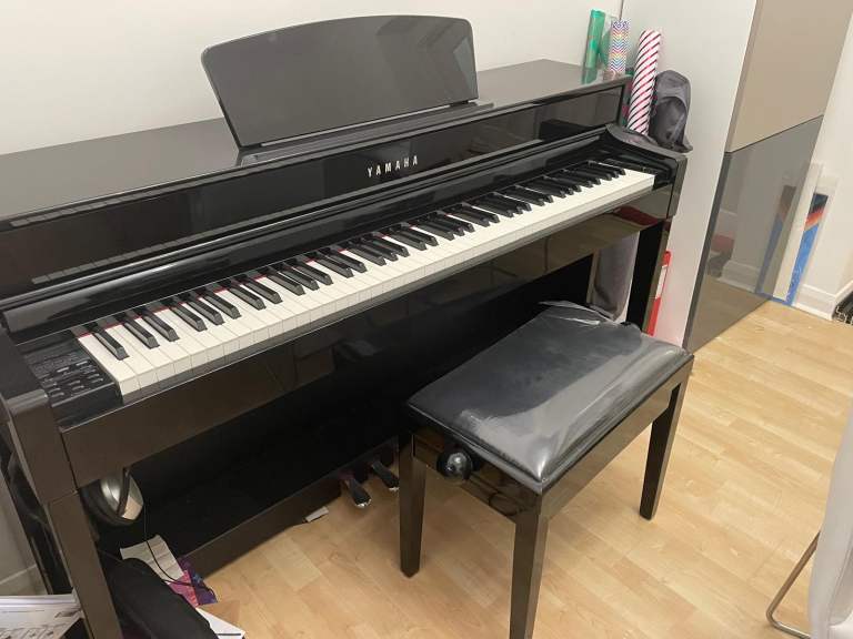 YAMAHA Clavinova Digital Upright Piano 