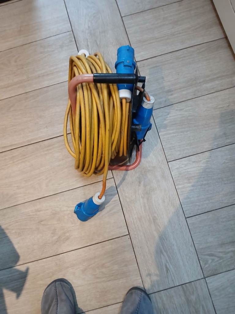 Caravan Electric cables