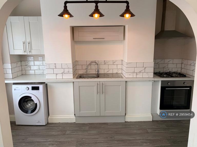 1 bedroom flat in Mount Pleasant, Liverpool, L3 (1 bed) (#2959454)