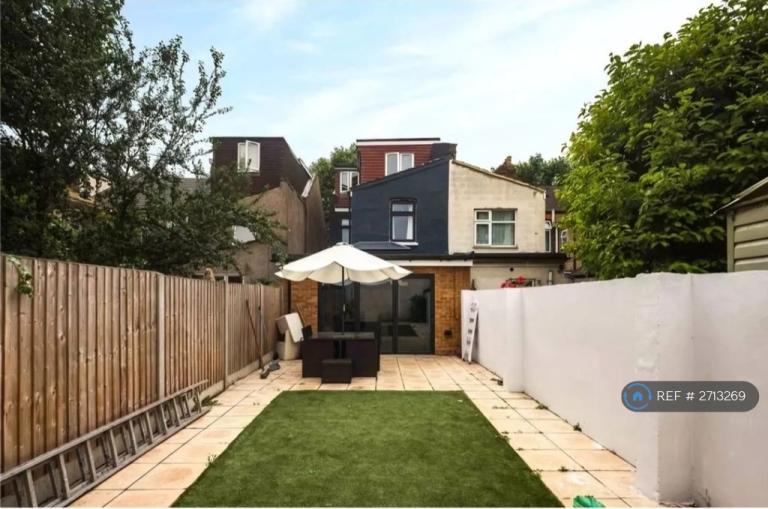 6 bedroom house in Neville Road, London, E7 (6 bed) (#2713269)