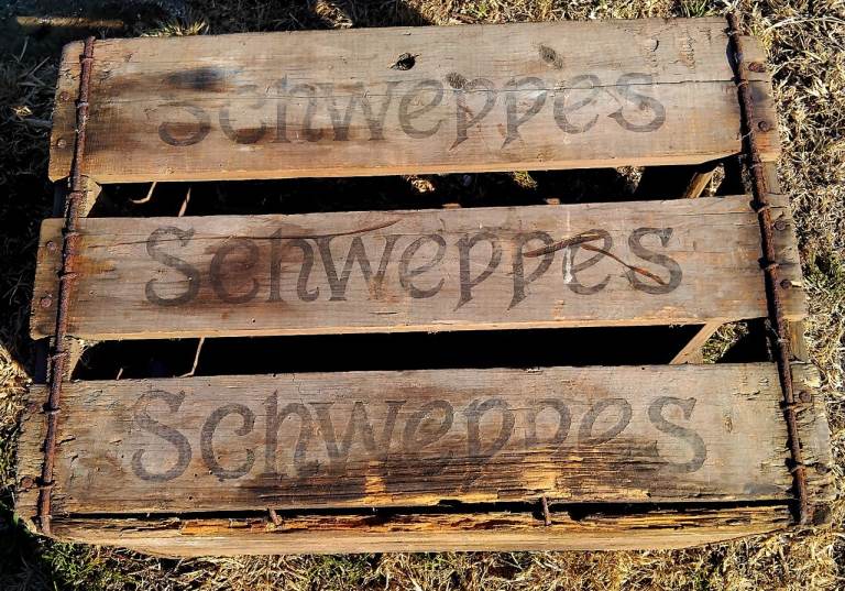 SCHWEPPES VINTAGE WOODEN RUSTIC BOTTLE CRATE 