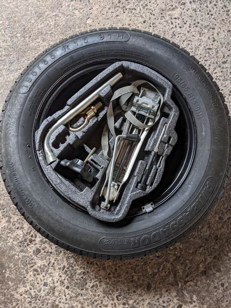 VW Golf Mk4 Spare Wheel and Tool Kit (1J0601027Q) 195/65/R15