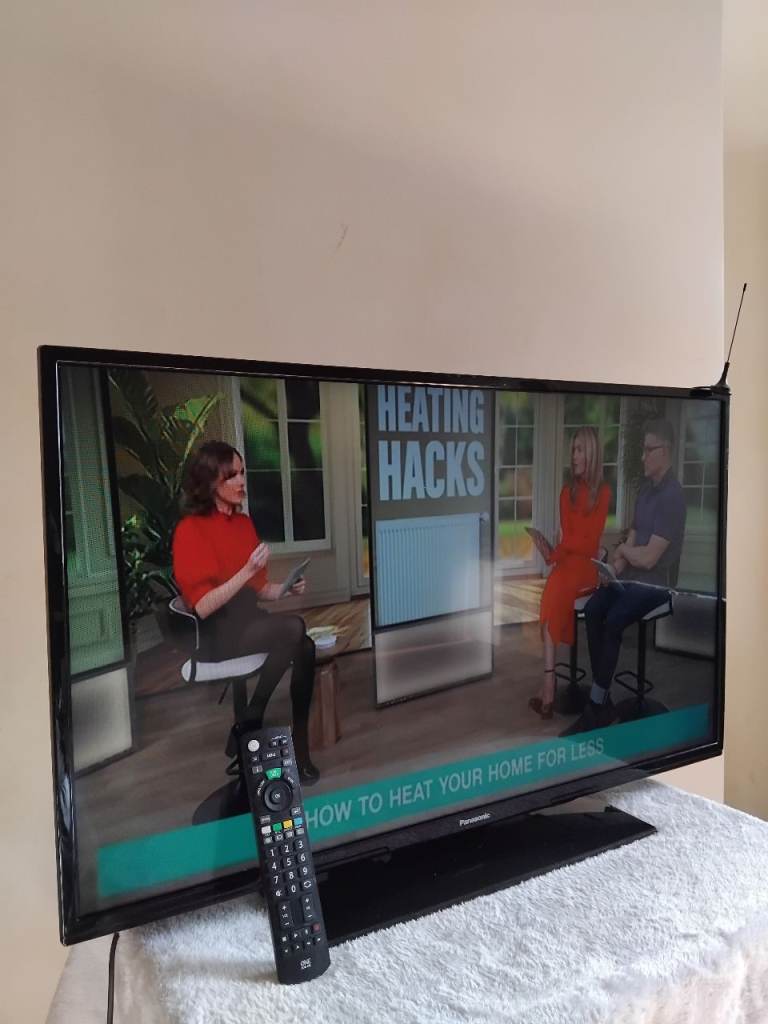 Panasonic TX-39A300B 39 Inch HDTV with Freeview and Remote