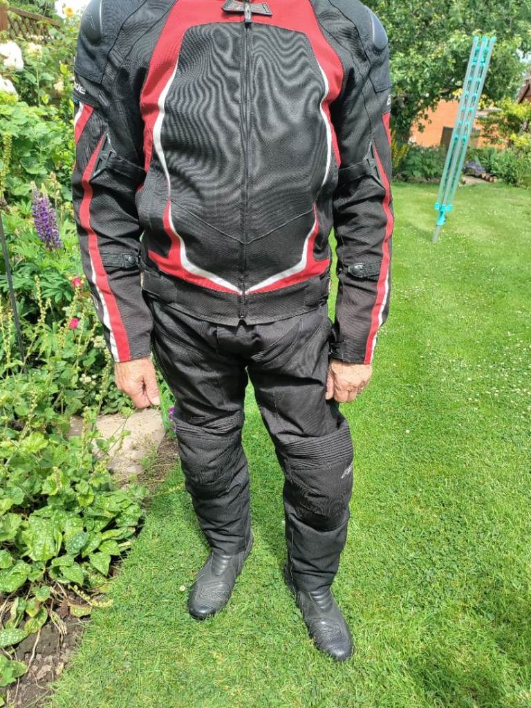 Motorcycle suit 