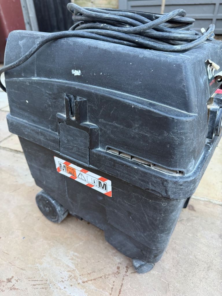 Trend Workshop Vacuum Cleaner with Wheels – Fair Condition
