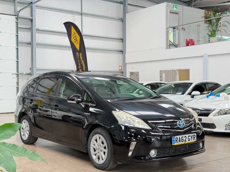 2013 Toyota 7 Seat Prius Toyota Prius Alpha HYBRID  Black  2013 7 Seater  1.8L