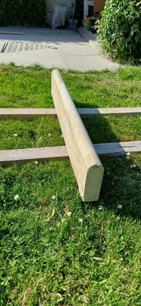 Round top concrete edging