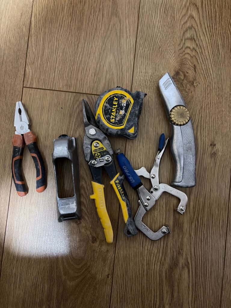 Mixed Hand Tools Set - Pliers, Snips, Clamp, Tape Measure, Knife