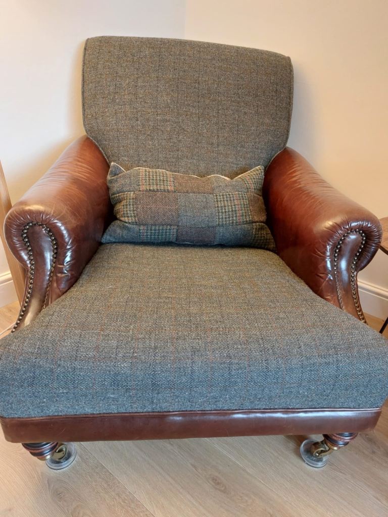 2 x Tetrad Taransay Gentleman’s Chairs + Matching Taransay Footstool – Excellent Condition