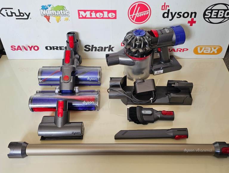 Dyson Animal cordless handheld vacuum cleaner, reconditioned. Complete with accessories 
