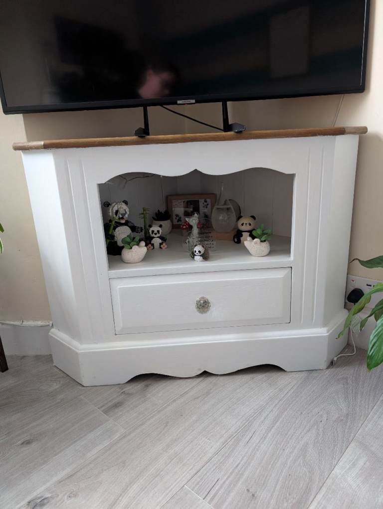 Corner TV unit 