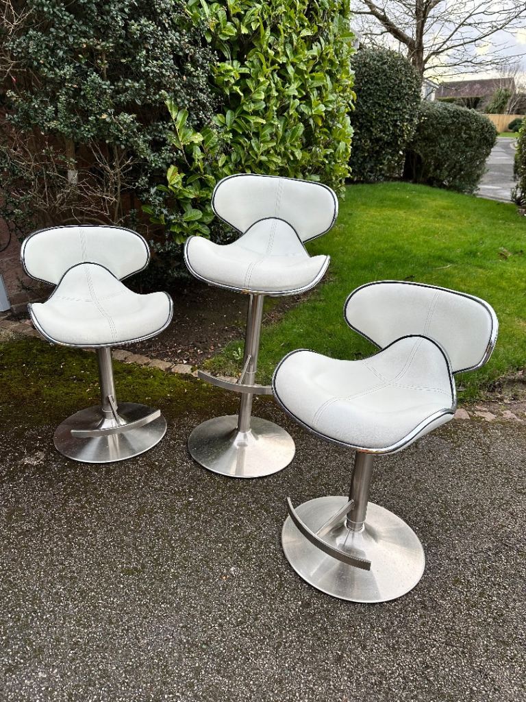 3x Bar Stools White Faux Leather and Brushed Chrome