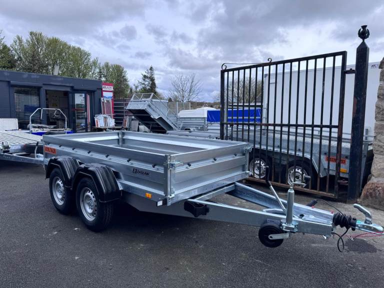 BRAND NEW ZASLAW 265TH TWIN AXLE 8,7FT X 4,4FT FLAT TRAILER 2000KG BRAKED