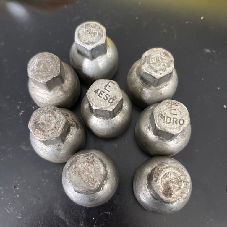 Peugeot Citroen ds locking wheel nuts