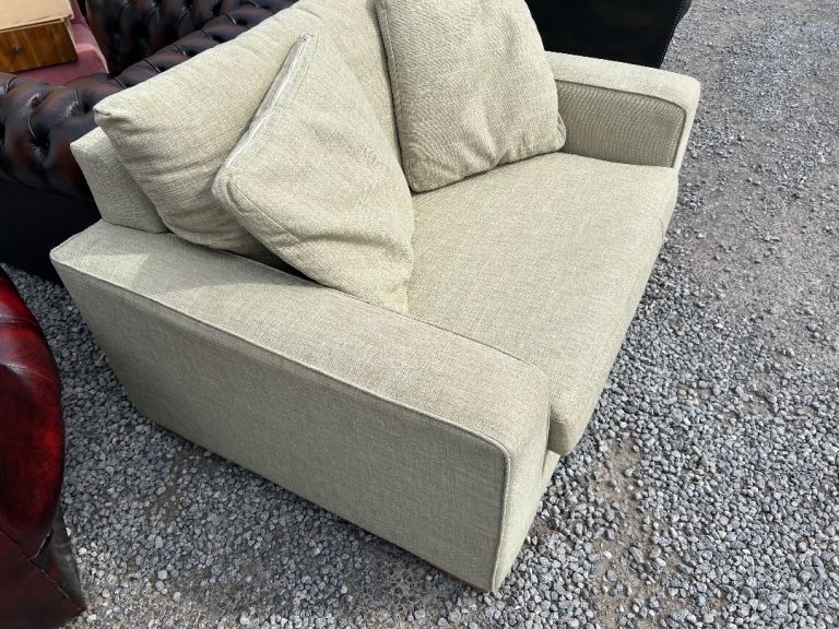Cuddle chair in cream fabric 