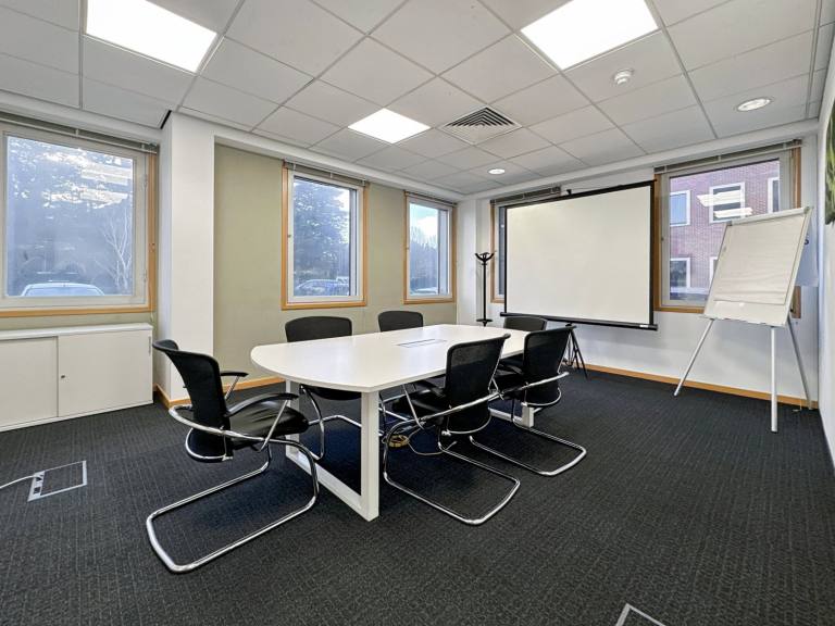 Heathrow - UB7 0EB \ Productive Team Workspace with 4 Workstations