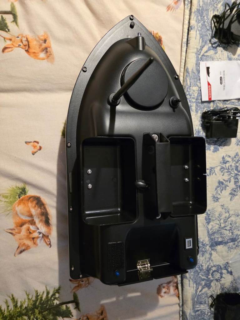 Bait boat and fish finder 